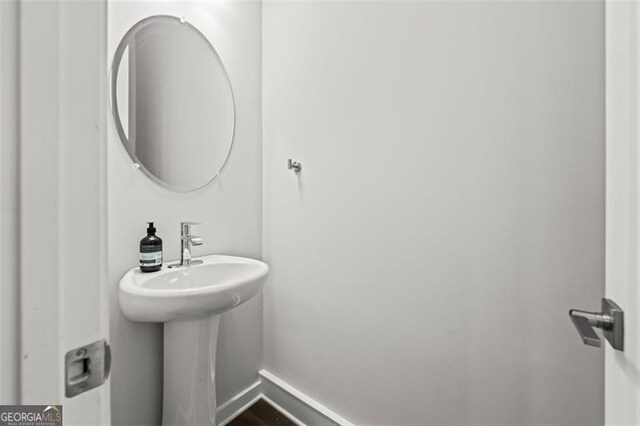240 Walker Ave, Roswell, GA 30076 - bathroom with baseboards