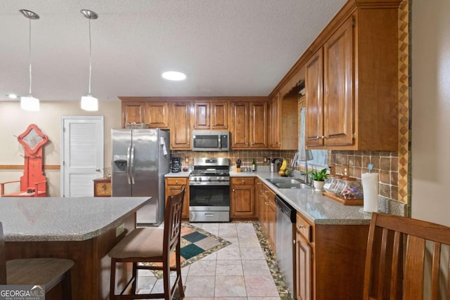 345 Jesse Martin Trl, Canton, GA 30115 - kitchen featuring stainless steel appliances, a sink, brown cabinets, backsplash, and recessed lighting