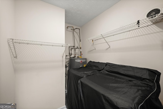 3208 Navajo Cir, Gainesville, GA 30501 - laundry area featuring electric water heater