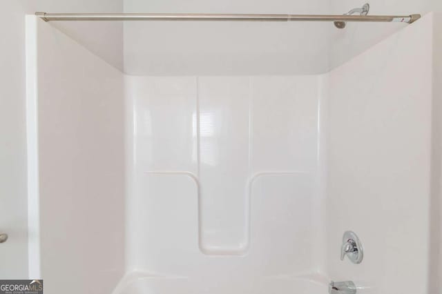 385 Broadmoor Dr, Braselton, GA 30517 - full bath featuring shower / washtub combination