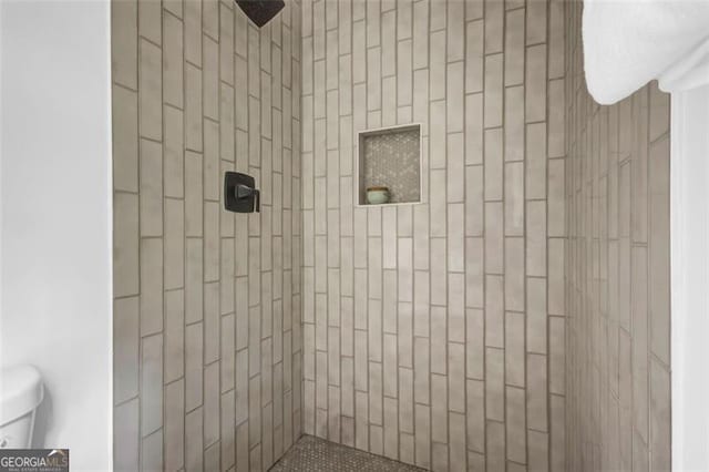 5666 Fawn Dr, Powder Springs, GA 30127 - bathroom featuring toilet and tiled shower
