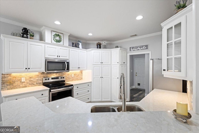 2977 William Few Pkwy, Evans, GA 30809 - kitchen with stainless steel appliances, a sink, crown molding, tasteful backsplash, and glass insert cabinets