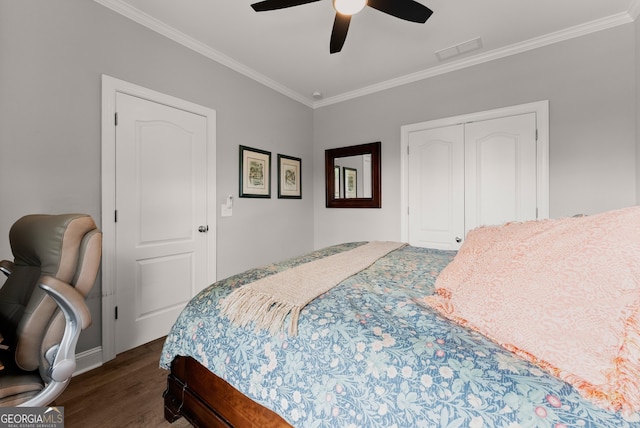 3521 Phoenix Cove Dr, Gainesville, GA 30506 - bedroom featuring crown molding, wood finished floors, a closet, and ceiling fan