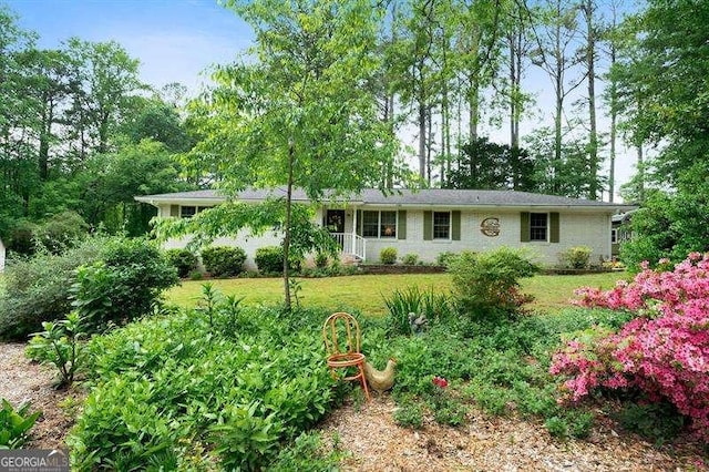 5839 Darry Cir, Norcross, GA 30093 - single story home featuring a front yard
