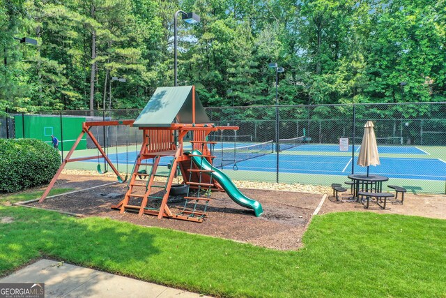 11280 Brookhollow Trl, Alpharetta, GA 30022 - community jungle gym featuring a tennis court and view of scattered trees