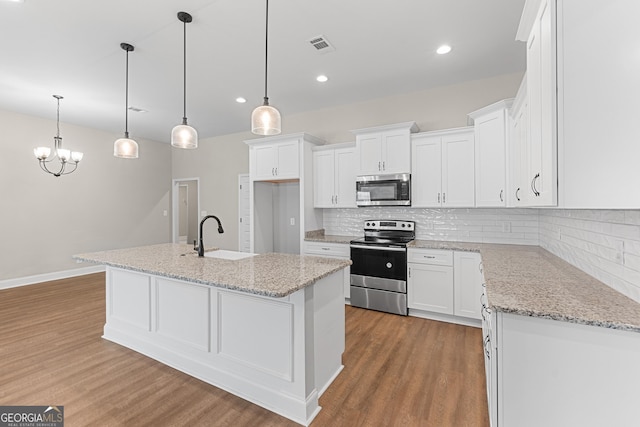 488 Nandina Ct, Warner Robins, GA 31088 - kitchen with stainless steel appliances, light wood-style flooring, white cabinetry, decorative backsplash, and recessed lighting