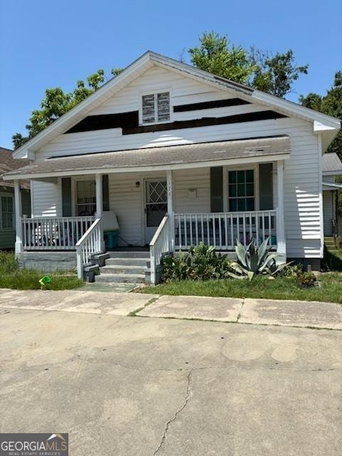 174 S Brunswick St, Jesup, GA 31546 - bungalow-style house featuring covered porch