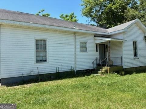 174 S Brunswick St, Jesup, GA 31546 - back of house with a lawn