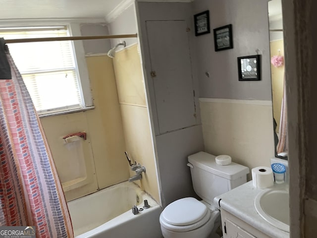 174 S Brunswick St, Jesup, GA 31546 - full bath featuring vanity, shower / bath combination with curtain, and toilet