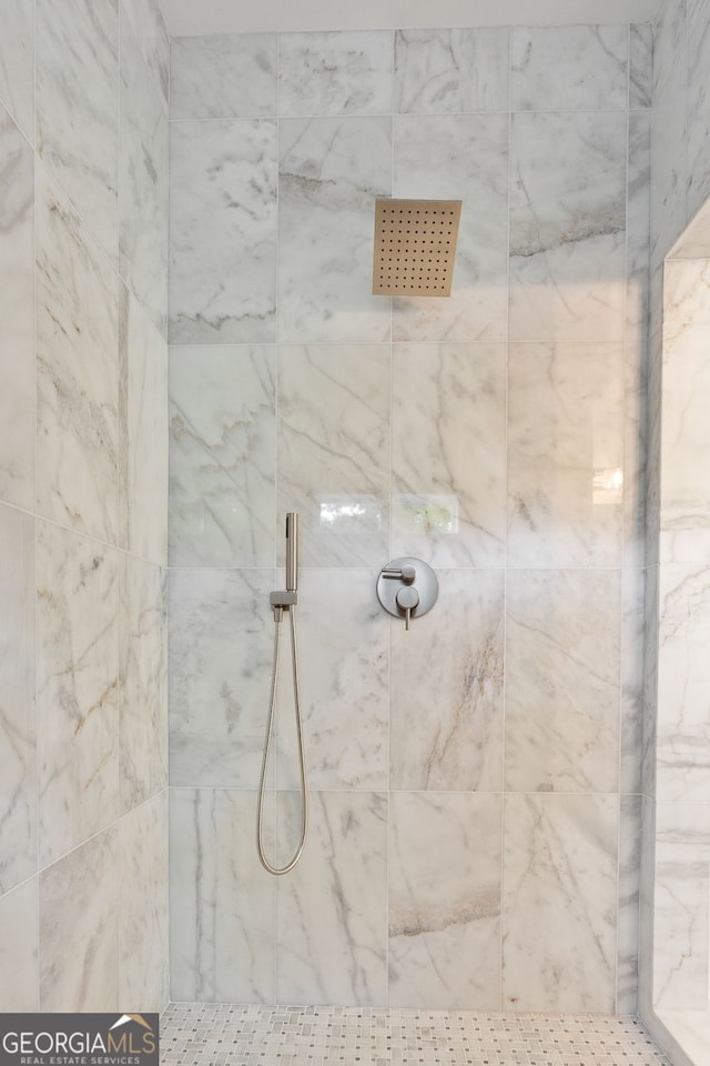 1036 Dell Ave SE, Smyrna, GA 30080 - full bathroom featuring a tile shower