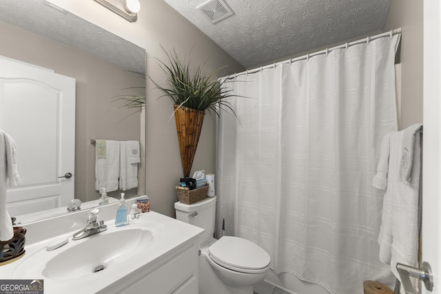 92 Isaiah Dr, Jefferson, GA 30549 - full bathroom featuring a textured ceiling, toilet, vanity, and a shower with curtain