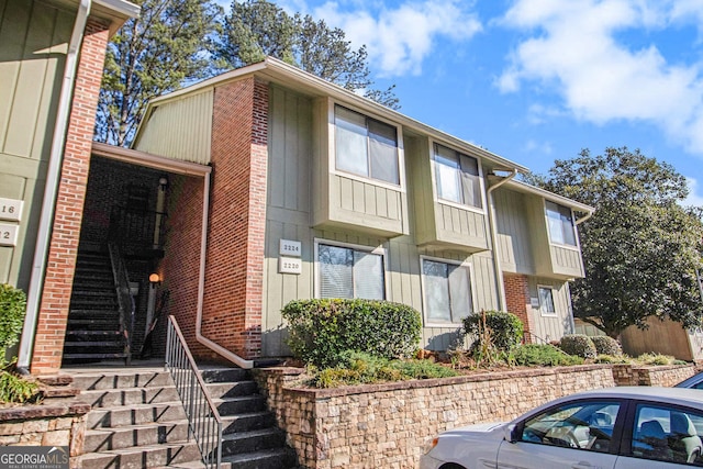 2220 Runnymead Rdg SE, Marietta, GA 30067 - view of building exterior featuring stairway