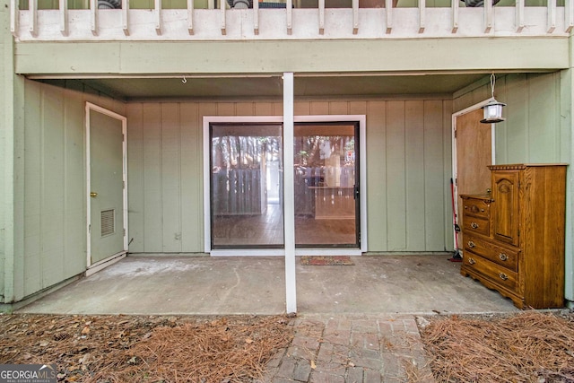 2220 Runnymead Rdg SE, Marietta, GA 30067 - entrance to property featuring a patio