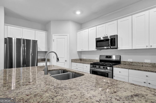 1998 Nuthatch Dr, Hoschton, GA 30548 - kitchen with stainless steel appliances, a sink, white cabinetry, and recessed lighting
