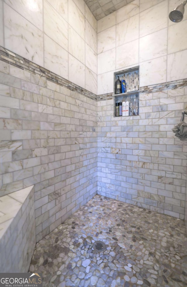 1997 Shaker Falls Ln, Lawrenceville, GA 30045 - full bathroom featuring tiled shower