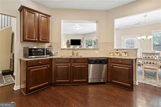 6160 Shiloh Woods Dr, Cumming, GA 30040 - kitchen featuring stainless steel appliances, a sink, dark wood finished floors, and plenty of natural light