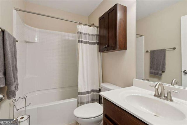 6160 Shiloh Woods Dr, Cumming, GA 30040 - bathroom with vanity, toilet, and shower / bathtub combination with curtain