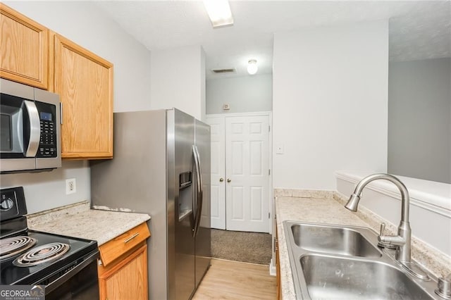 6073 Camden Forrest Dr, Riverdale, GA 30296 - kitchen featuring stainless steel appliances, a sink, light countertops, and light wood-type flooring