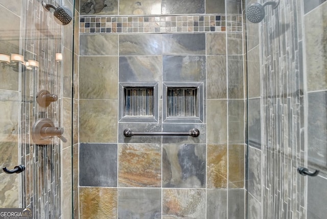 5507 Martina Way, Dunwoody, GA 30338 - bathroom featuring a tile shower