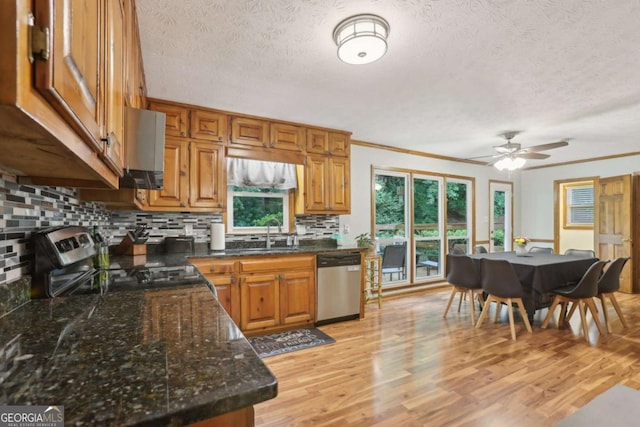 1369 Willowbrook Dr SW, Marietta, GA 30064 - kitchen featuring appliances with stainless steel finishes, a textured ceiling, ornamental molding, plenty of natural light, and decorative backsplash