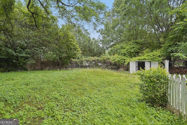 484 Culberson St SW, Atlanta, GA 30310 - view of yard featuring a storage shed