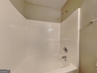426 Summer Hill Cir, Stockbridge, GA 30281 - full bathroom featuring tub / shower combination