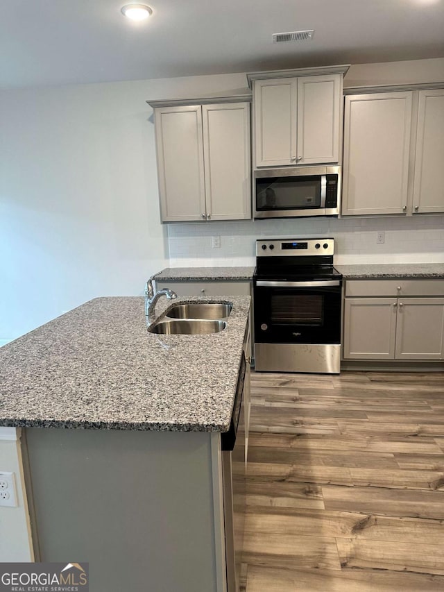 2832 Saratoga Lake Vw, Decatur, GA 30034 - kitchen with appliances with stainless steel finishes, gray cabinetry, a sink, and wood finished floors