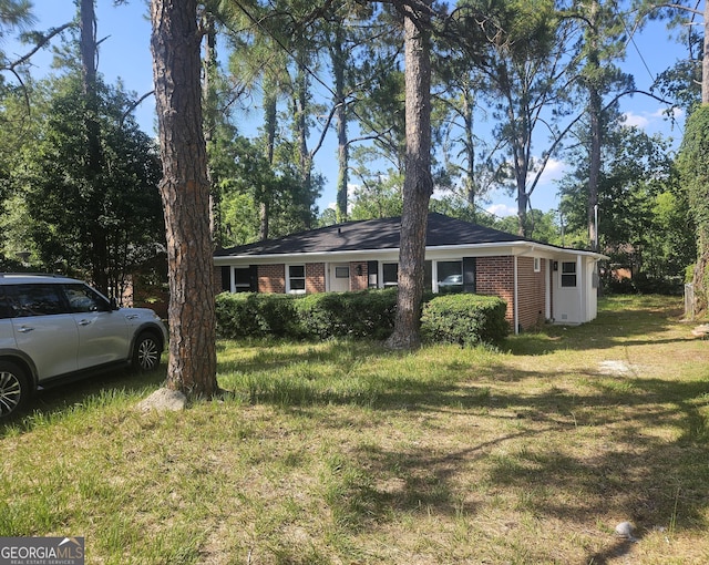 1408 Bethune St, Waycross, GA 31501 - ranch-style home featuring brick siding and a front yard