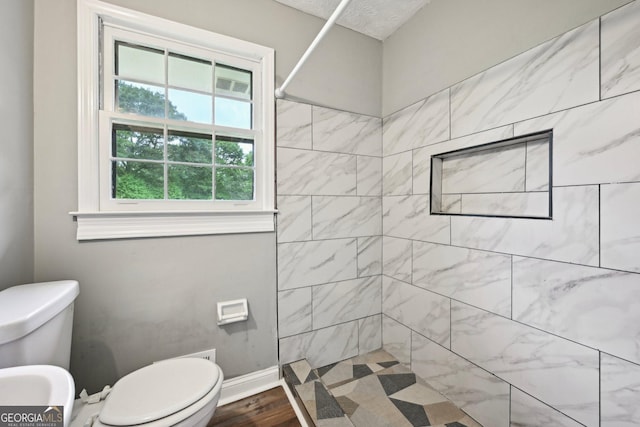 2676 Abington Dr, Snellville, GA 30078 - full bathroom featuring a tile shower and toilet