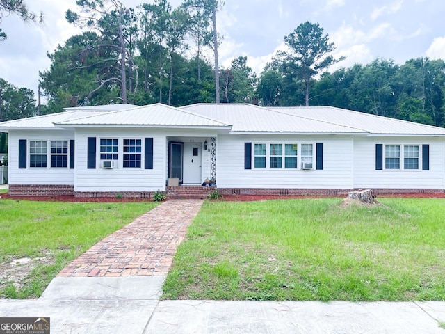 911 S Dogwood Dr, Nashville, GA 31639 - ranch-style home featuring crawl space, metal roof, and a front yard