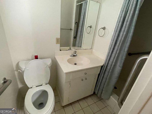 404 S Baker St, Glennville, GA 30427 - bathroom featuring tile patterned flooring, curtained shower, and vanity