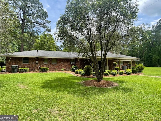 404 S Baker St, Glennville, GA 30427 - ranch-style house featuring a front lawn and brick siding