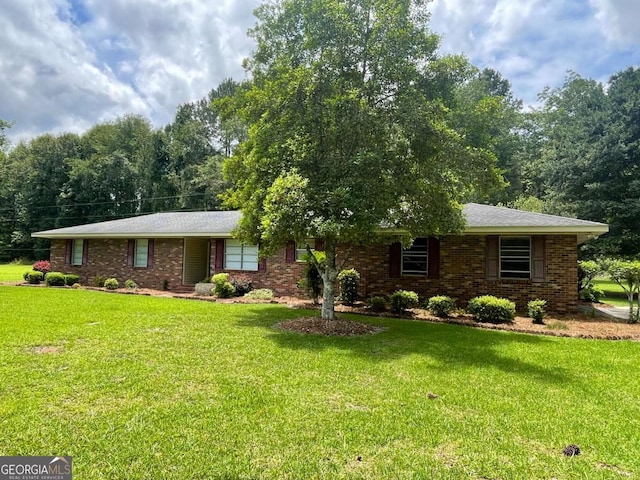 404 S Baker St, Glennville, GA 30427 - ranch-style home featuring a front yard and brick siding