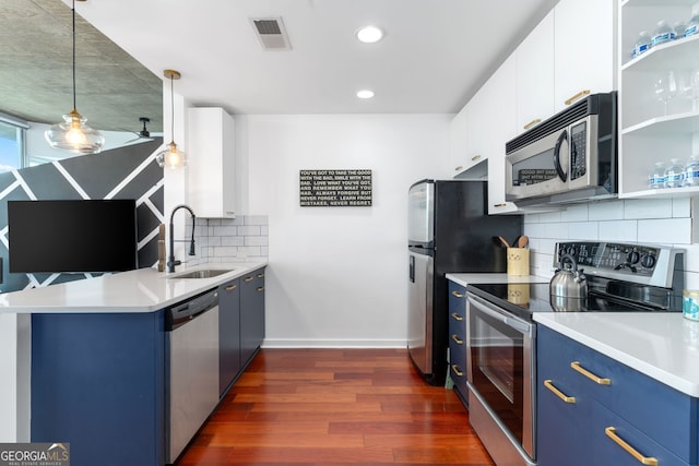 3324 Peachtree Rd NE Unit 1813, Atlanta, GA 30305 - kitchen featuring stainless steel appliances, blue cabinets, dark wood-type flooring, a peninsula, and recessed lighting