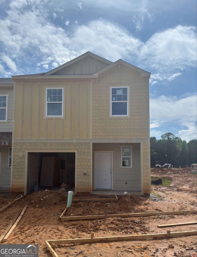 268 Rydal Way, Winder, GA 30680 - view of front of property with board and batten siding, dirt driveway, and a garage