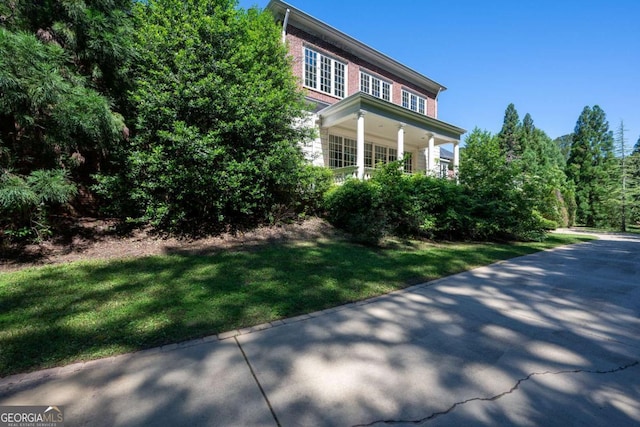 4790 Shallowford Rd, Roswell, GA 30075 - view of front of house featuring a front yard and a porch