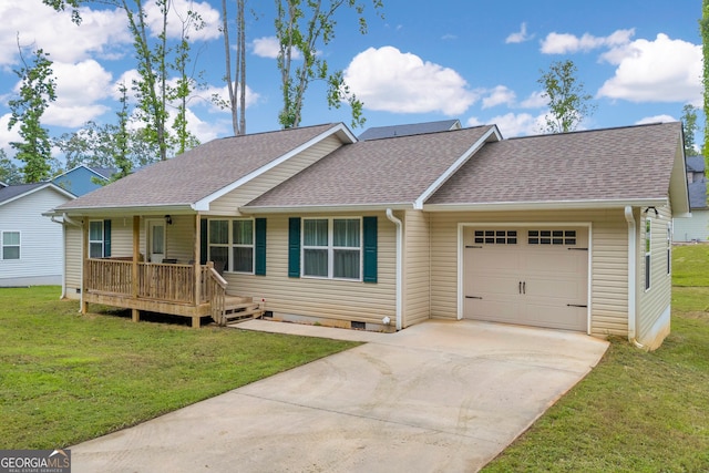 1861 Skyline Dr, Toccoa, GA 30577 - single story home featuring a shingled roof, an attached garage, crawl space, and a front lawn