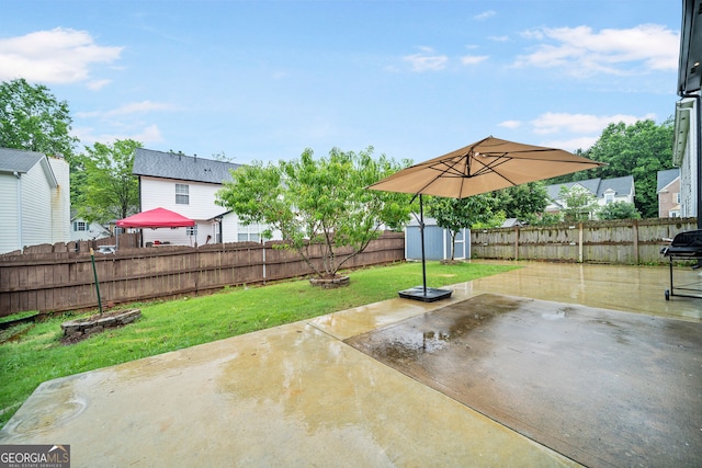 773 Minor Oaks Run NW, Lilburn, GA 30047 - fenced backyard with a patio, a storage unit, and area for grilling