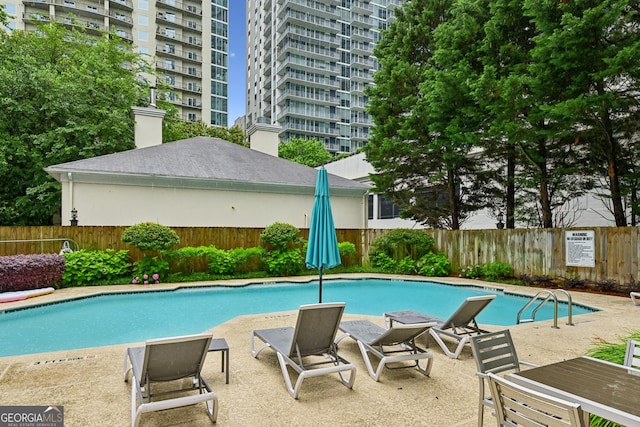 209 14th St NE Unit 109, Atlanta, GA 30309 - community pool featuring a fenced backyard