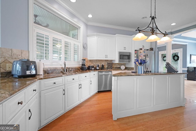 12 Par Dr, Jesup, GA 31546 - kitchen with appliances with stainless steel finishes, crown molding, a sink, white cabinetry, and tasteful backsplash
