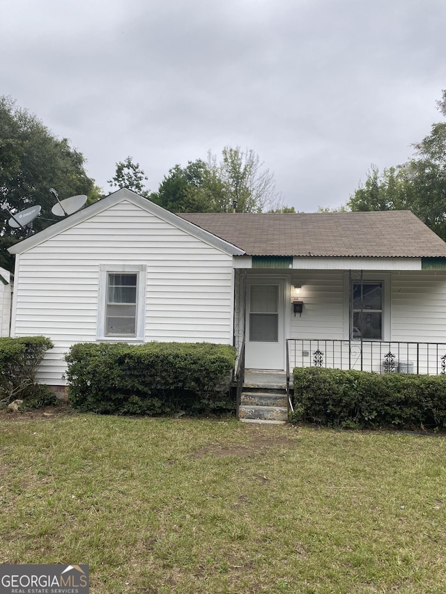 525 Ormond Ter, Macon, GA 31206 - view of front of home with a front yard and a porch