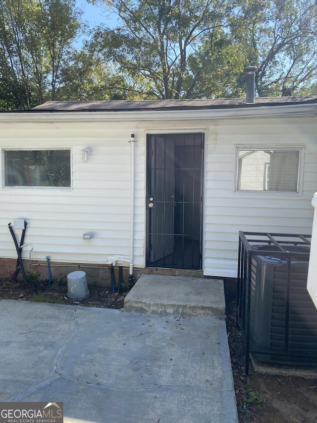 525 Ormond Ter, Macon, GA 31206 - doorway to property with a patio area and central air condition unit