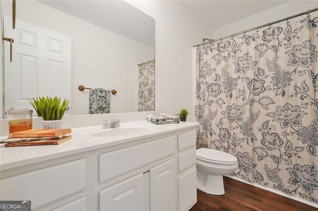 606 Hay Meadow Pl, Acworth, GA 30102 - full bath featuring vanity, toilet, wood finished floors, and curtained shower