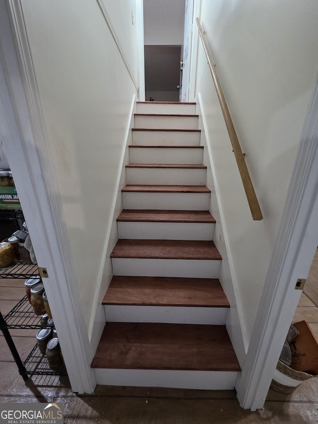245 Freestone Dr, Newnan, GA 30265 - view of staircase