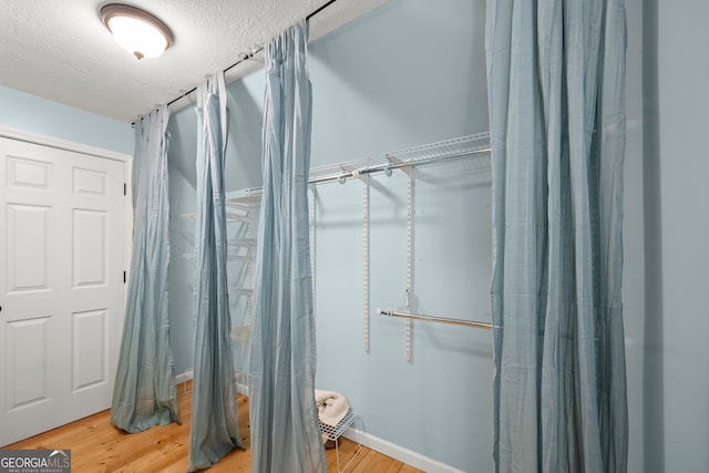 366 Crabapple Rdg, Clarkesville, GA 30523 - bathroom with wood finished floors, a textured ceiling, and baseboards
