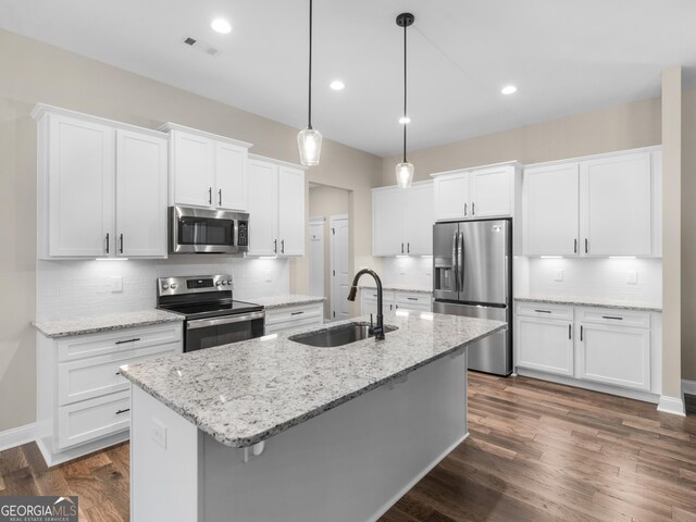 1847 Davis Mill Rd N, Dallas, GA 30157 - kitchen featuring stainless steel appliances, a sink, tasteful backsplash, an island with sink, and white cabinets