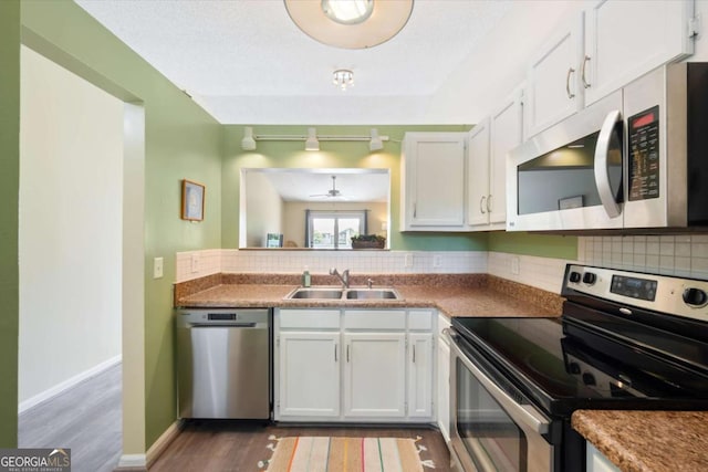 226 Bull River Bluff Dr, Savannah, GA 31410 - kitchen featuring appliances with stainless steel finishes, a sink, decorative backsplash, and wood finished floors