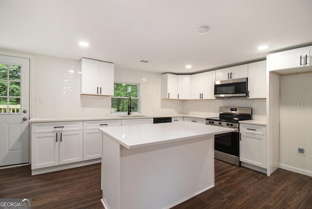 635 Layfield Dr, Pine Mountain, GA 31822 - kitchen featuring stainless steel appliances, dark wood-type flooring, plenty of natural light, light countertops, and recessed lighting