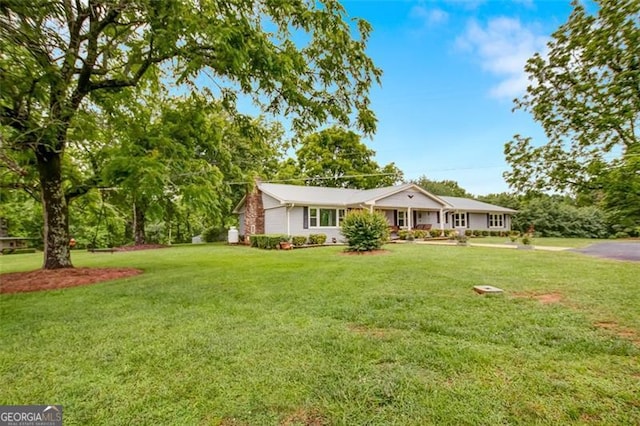 190 Roberts Way, Cornelia, GA 30531 - single story home featuring a front yard