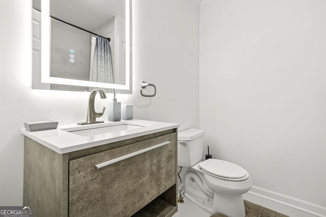 2878 Heather Row Rdg SW, Lilburn, GA 30047 - full bathroom with vanity, toilet, baseboards, and curtained shower